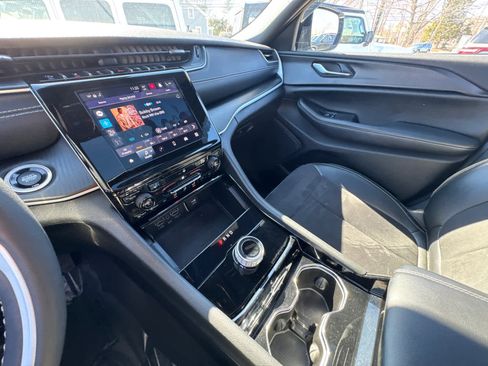 Used 2023 Jeep Grand Cherokee L Laredo image 22