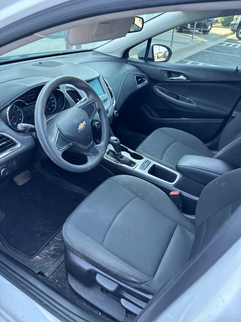Used 2018 Chevrolet Cruze LS FWD image 3