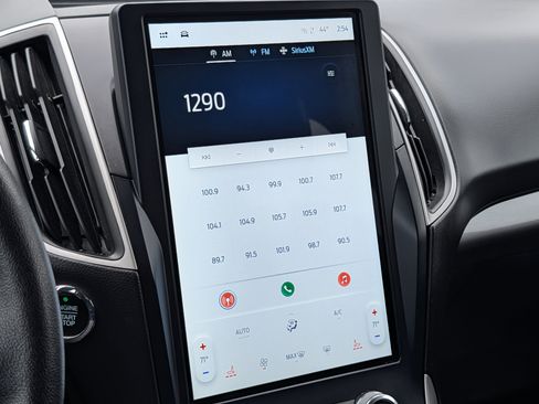 Used 2023 Ford Edge SEL image 19