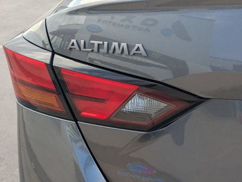 Used 2025 Nissan Altima 2.5 SV FWD image 5