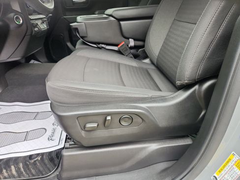 Used 2025 Chevrolet Silverado 2500 Custom w/ Custom Value Package image 16