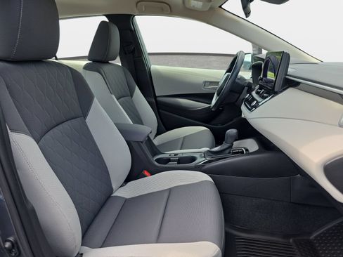 Used 2025 Toyota Corolla LE FWD image 10
