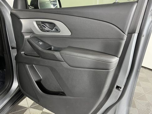 Used 2023 Chevrolet Traverse LT image 17