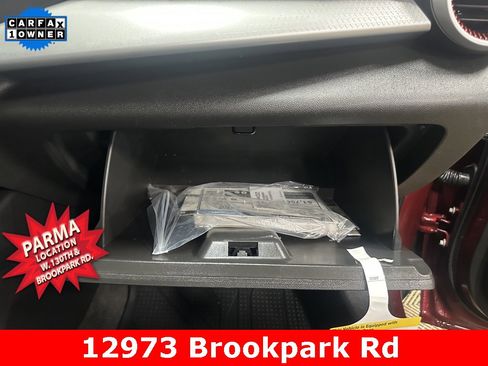 Certified 2025 Chevrolet Trax RS w/ Sunroof Package image 24