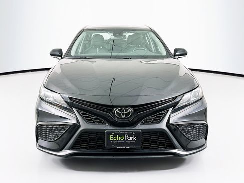 Used 2024 Toyota Camry SE image 2