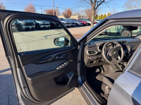 Used 2022 Chevrolet TrailBlazer LS image 10