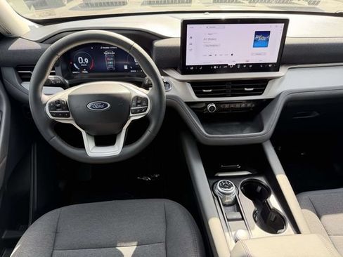 Used 2025 Ford Explorer Active RWD image 16