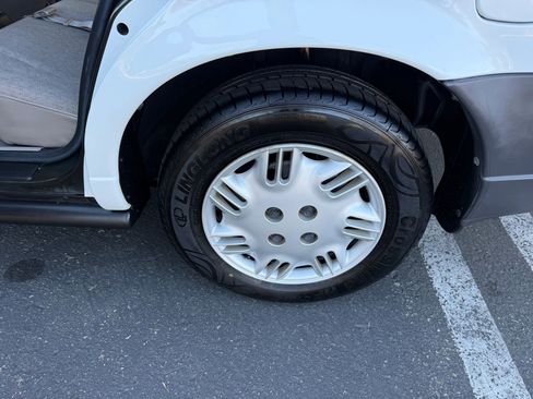 Used 1998 Saturn S-Series SL1 image 25