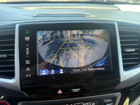 Used 2016 Honda Pilot Touring image 17