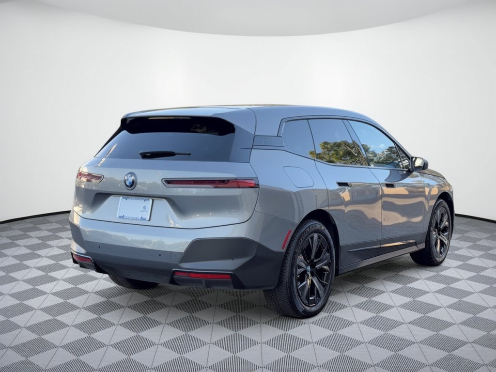 Used 2024 BMW iX xDrive50 w/ Premium Package AWD/4WD image 9