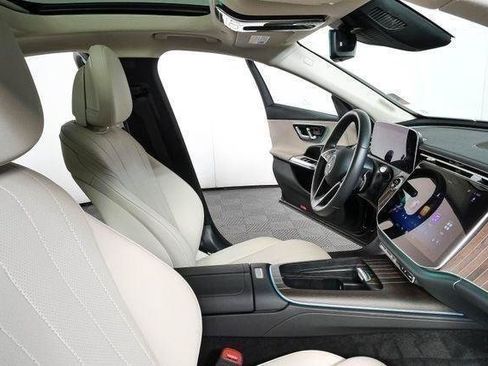 Used 2025 Mercedes-Benz E 350 Sedan image 22