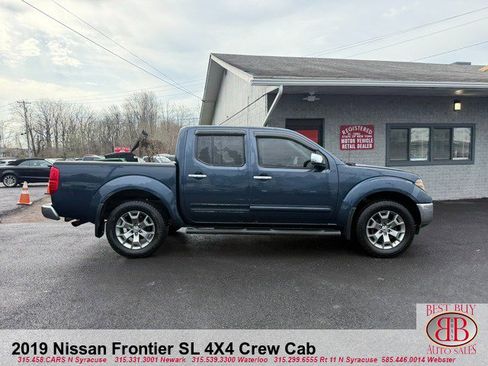 Used 2019 Nissan Frontier SL image 2
