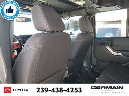 Used 2018 Jeep Wrangler Unlimited Sahara w/ Connectivity Group image 22