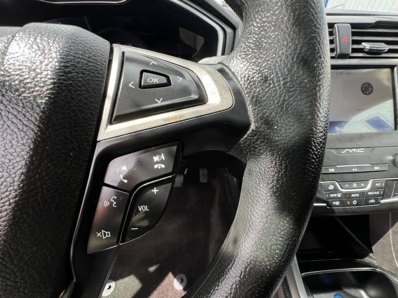 Used 2020 Ford Fusion SE FWD image 27