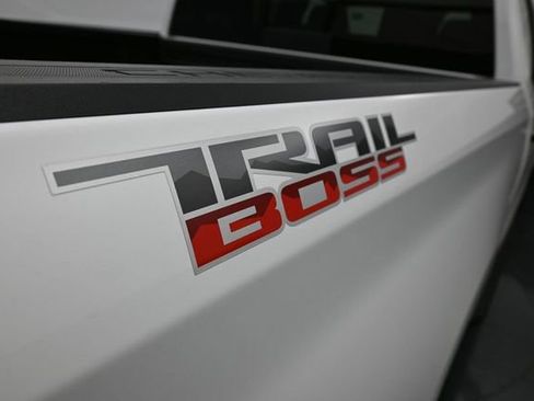 Used 2024 Chevrolet Silverado 1500 LT Trail Boss w/ LT Trail Boss Premium Package AWD/4WD image 10