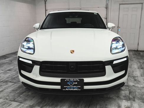 Used 2023 Porsche Macan AWD/4WD image 2