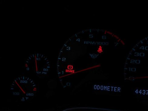 Used 1999 Chevrolet Corvette Coupe RWD image 11