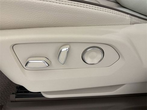 Used 2025 GMC Yukon Denali w/ Sun & Power Step Package image 25