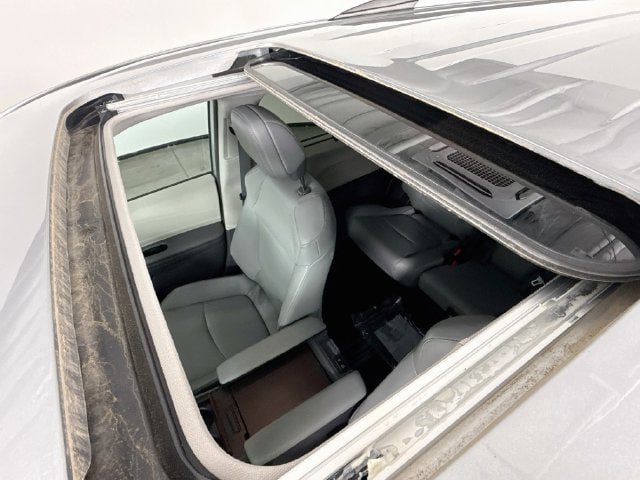 Certified 2024 Toyota Sienna XLE FWD image 23