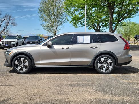 Used 2020 Volvo V60 T5 Cross Country w/ Protection Package Premier AWD/4WD image 2