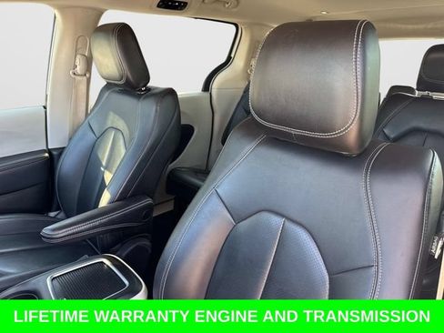 Used 2024 Chrysler Pacifica Touring-L FWD image 23