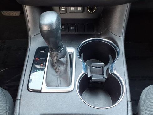 Used 2019 Toyota Highlander LE image 18