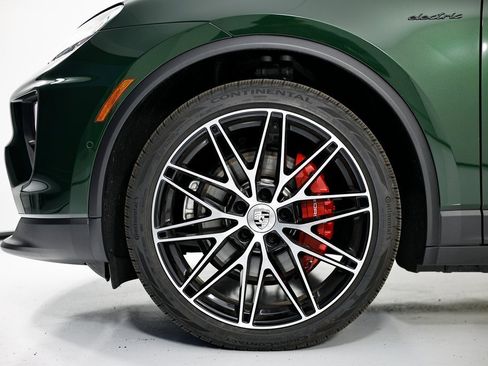 New 2025 Porsche Macan 4S Electric image 13