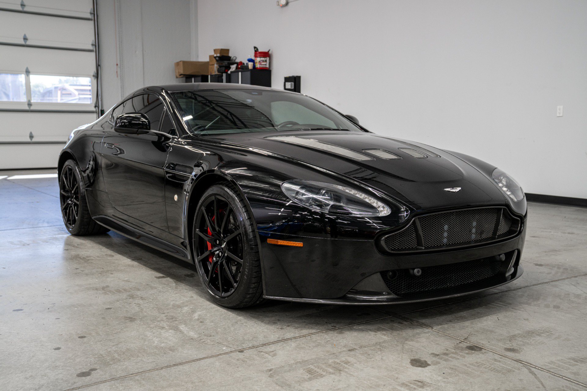 Used 2017 Aston Martin V12 Vantage S RWD image 3