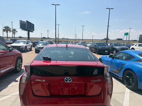 Used 2016 Toyota Prius Three w/ Advanced Technology Package FWD image 5