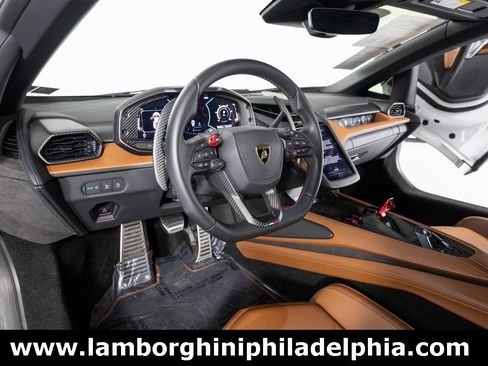 Used 2024 Lamborghini Revuelto image 14