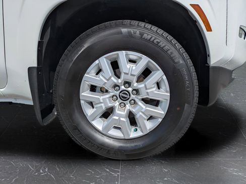 Used 2024 Nissan Frontier SV w/ SV Convenience Package RWD image 10