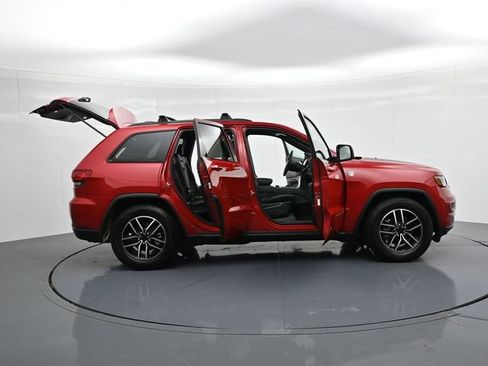 Used 2021 Jeep Grand Cherokee Trailhawk w/ Premium Lighting Group AWD/4WD image 23