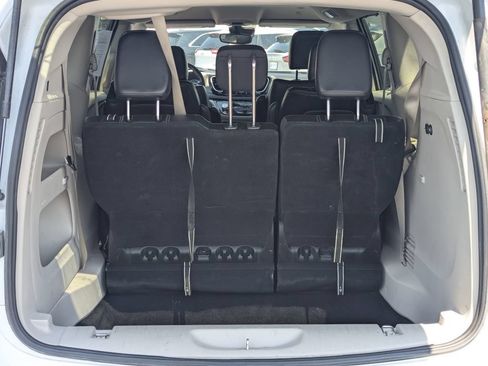 Used 2023 Chrysler Pacifica Touring-L FWD image 31