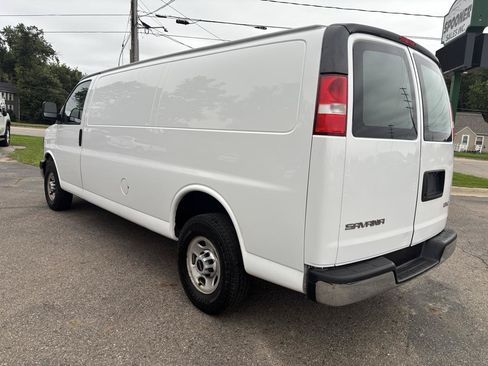 Used 2017 GMC Savana 2500 Extended RWD image 3