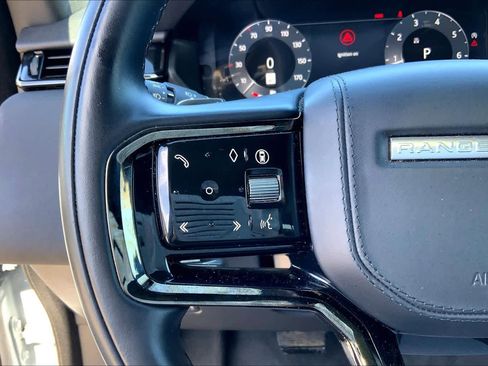 Used 2025 Land Rover Range Rover Velar Dynamic SE image 21
