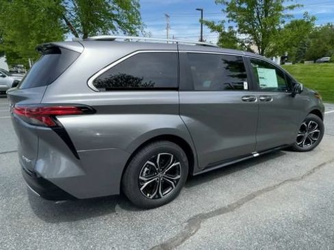 New 2026 Toyota Sienna Platinum AWD/4WD image 8