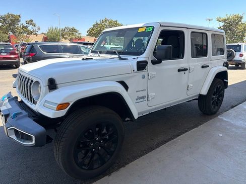 Used 2024 Jeep Wrangler Unlimited Sahara AWD/4WD image 4