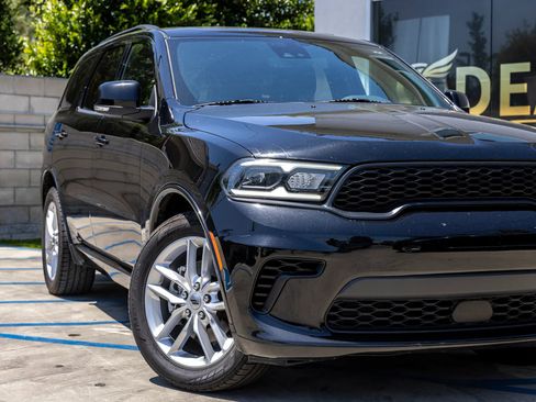 Used 2024 Dodge Durango GT RWD image 3