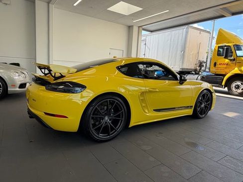 Used 2020 Porsche 718 Cayman RWD image 12