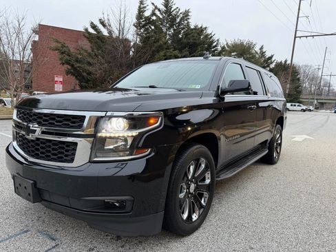 Used 2017 Chevrolet Suburban LT AWD/4WD image 3