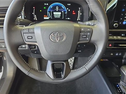 Used 2025 Toyota Camry SE image 22