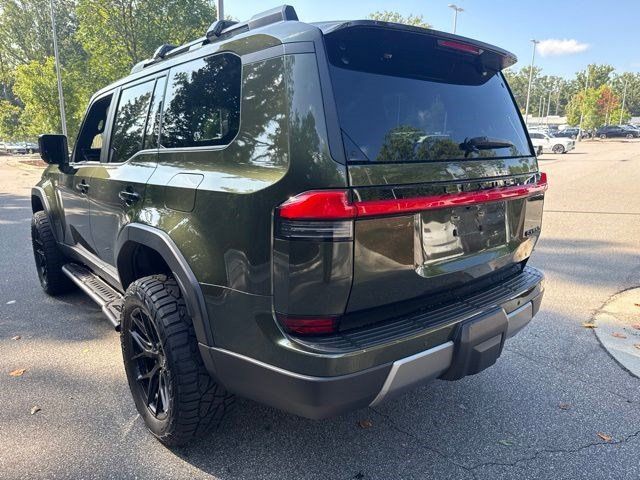 Used 2024 Lexus GX 550 AWD/4WD image 7