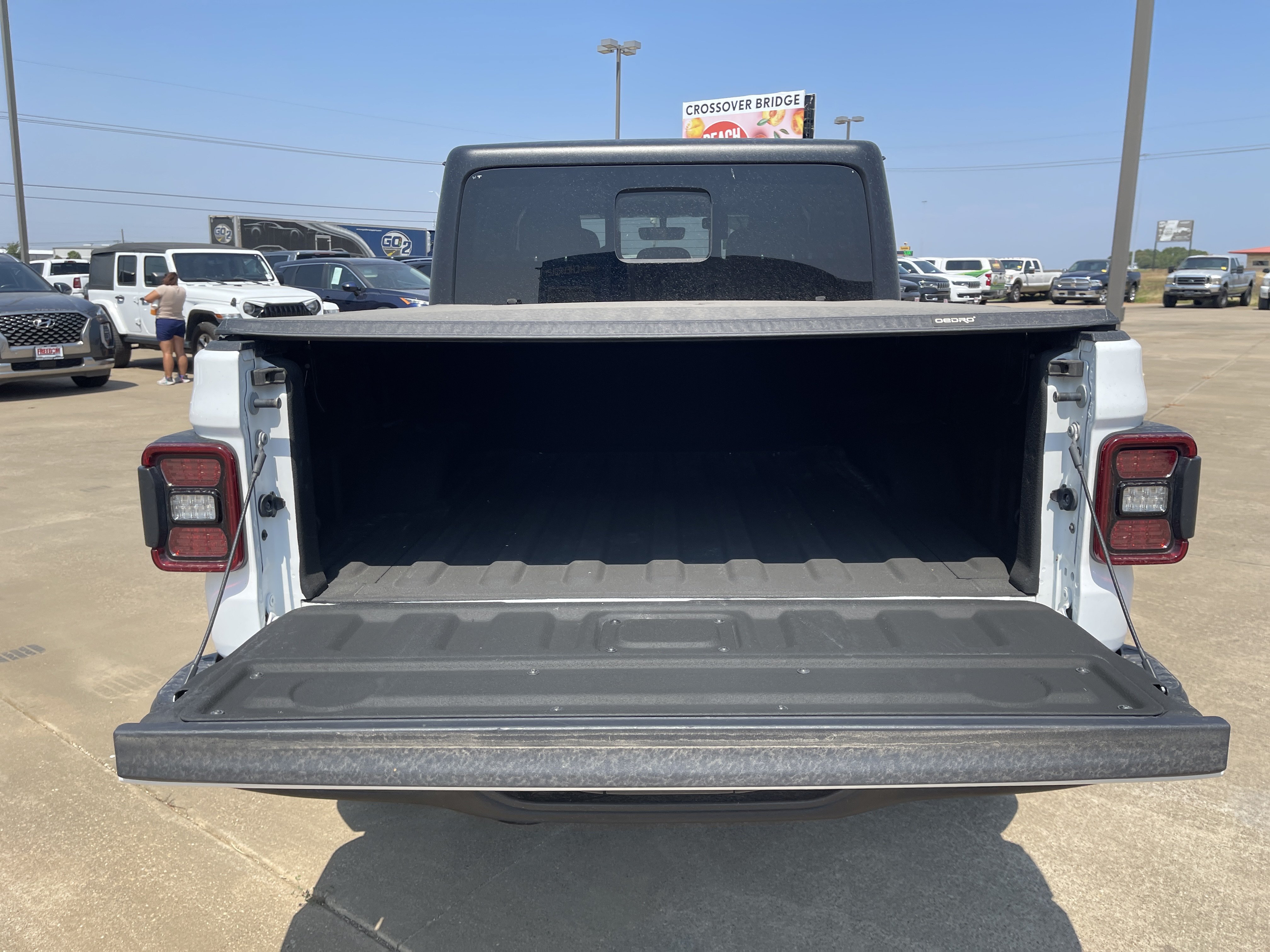 Used 2023 Jeep Gladiator Rubicon w/ LED Lighting Group AWD/4WD image 13