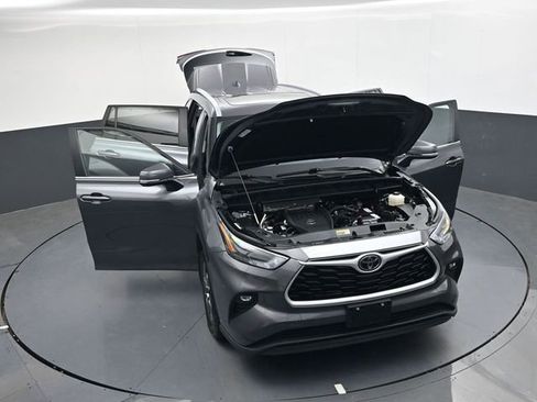 Used 2024 Toyota Highlander XLE image 43