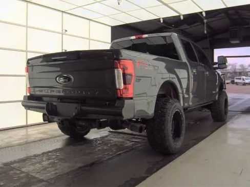 Used 2017 Ford F250 Lariat w/ Lariat Ultimate Package image 4