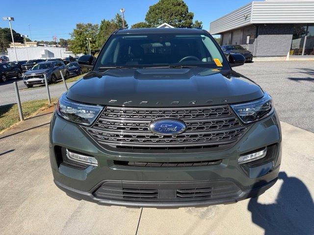 Used 2024 Ford Explorer XLT w/ Equipment Group 202A AWD/4WD image 3