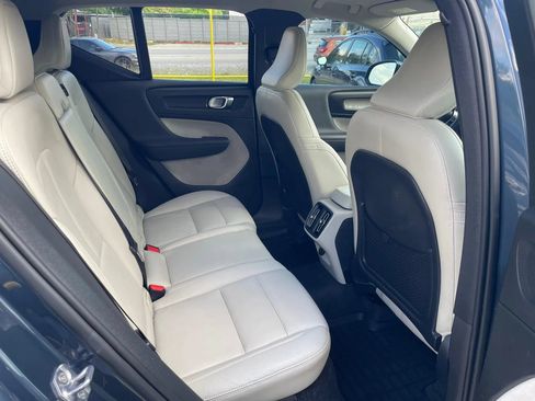 Used 2019 Volvo XC40 T4 Inscription FWD image 8