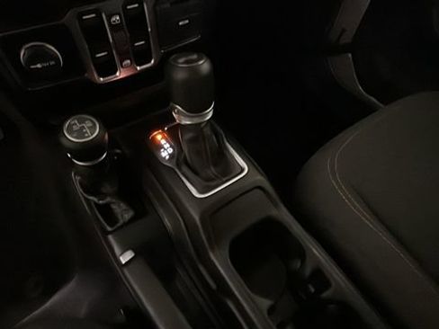 Used 2024 Jeep Wrangler Unlimited w/ Convenience Group AWD/4WD image 21