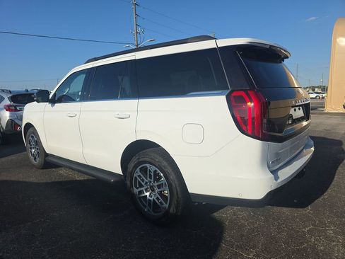 Used 2025 Ford Expedition Active AWD/4WD image 2