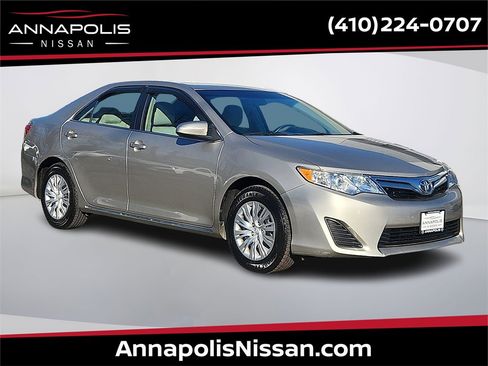 Used 2014 Toyota Camry LE image 1